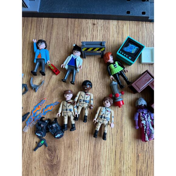 Playmobil Ghost Busters firehouse and car - missing and broken pieces incomplete - Picture 3 of 12